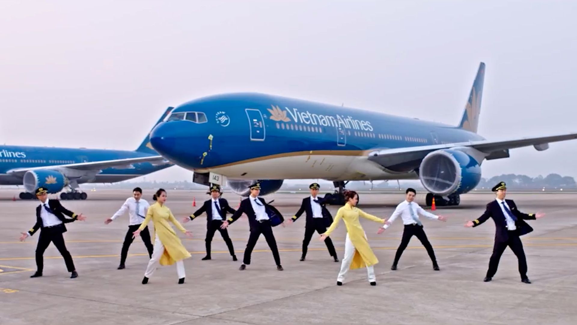 MV BAY LÊN VIỆT NAM - VIETNAM AIRLINES VIRAL CLIP 2017
