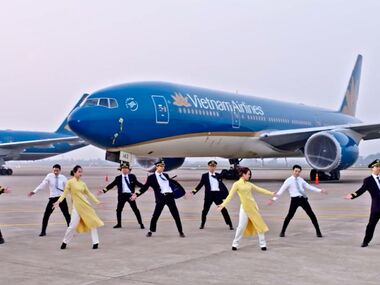 MV BAY LÊN VIỆT NAM - VIETNAM AIRLINES VIRAL CLIP 2017